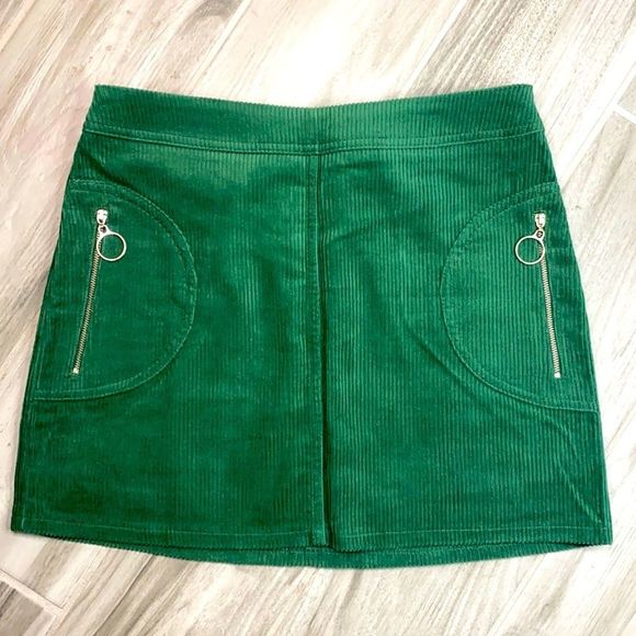 Forever 21 Dresses & Skirts - Forever 21 Emerald Green Mini Skirt With Silver Zippers Medium